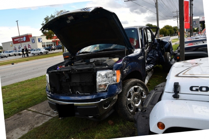 Figure 2 - Le Ford endommagé conduit par le TC.