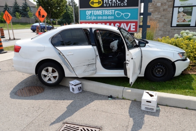 Jetta impliquée dans la collision