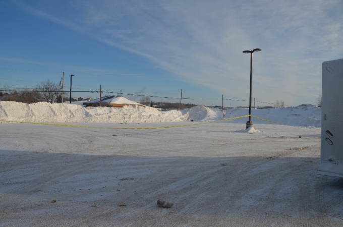 Le stationnement à l’arrière du bâtiment des ambulances des SMU.