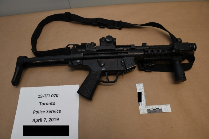 Le pistolet-mitrailleur Heckler & Koch MP5 de l’AI.