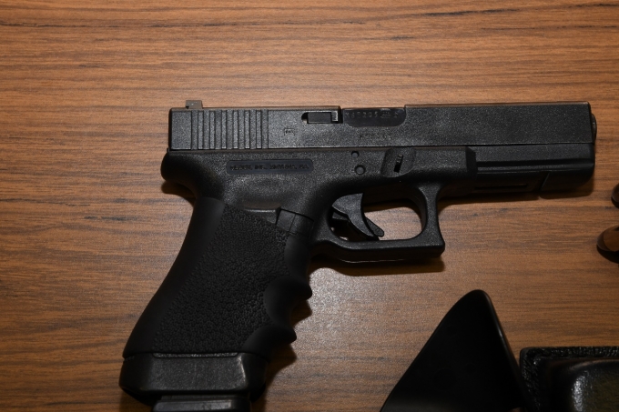 Figure 3 – Le pistolet Glock de l’AI.
