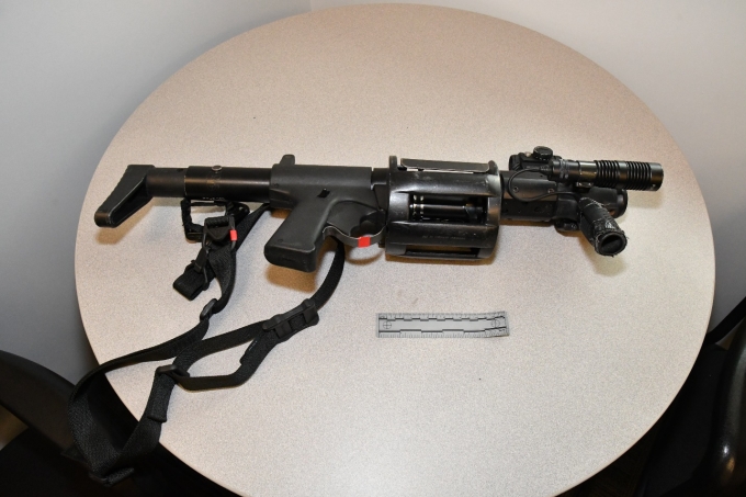 Photo de l&rsquo;arme ARWEN employ&eacute;e durant l&rsquo;incident.