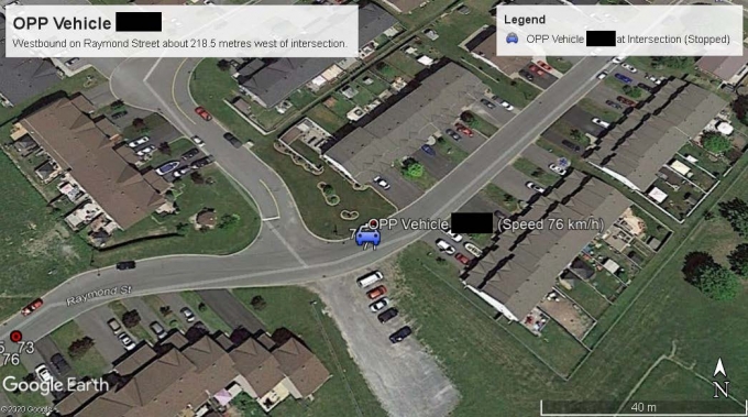 Figure 3 &ndash; Image de Google Earth Pro qu&rsquo;on a modifi&eacute;e pour illustrer le v&eacute;hicule de la Police provinciale &agrave; environ 220 m&egrave;tres &agrave; l&rsquo;ouest de l&rsquo;intersection, juste avant la courbe en S vers la droite
