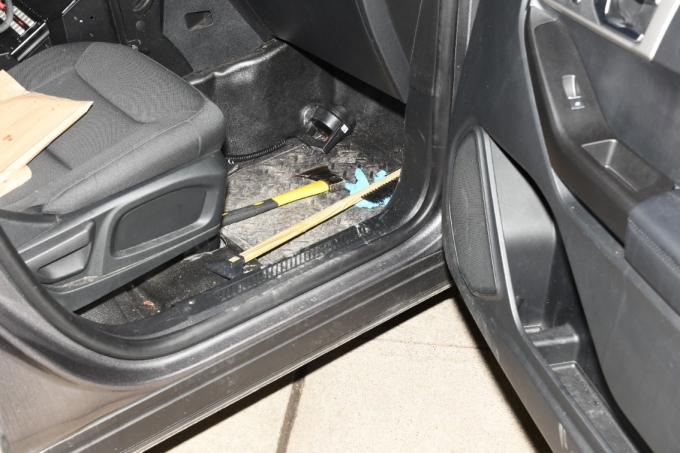 Figure 2 – La hachette placée dans un véhicule du SPT.