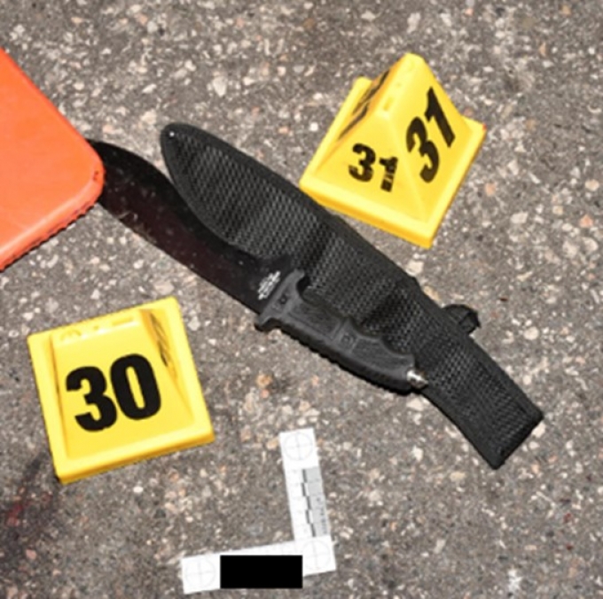 Figure 6 - Couteau trouv&eacute; pr&egrave;s de la BMW.