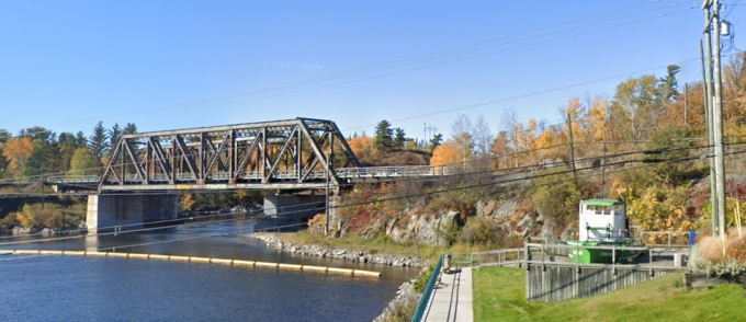 Figure 1 — Pont ferroviaire dans le parc McLeod, à Kenora