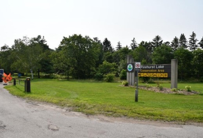 Figure 1 &ndash; Entr&eacute;e de la zone de protection de la nature du Lac Pinehurst