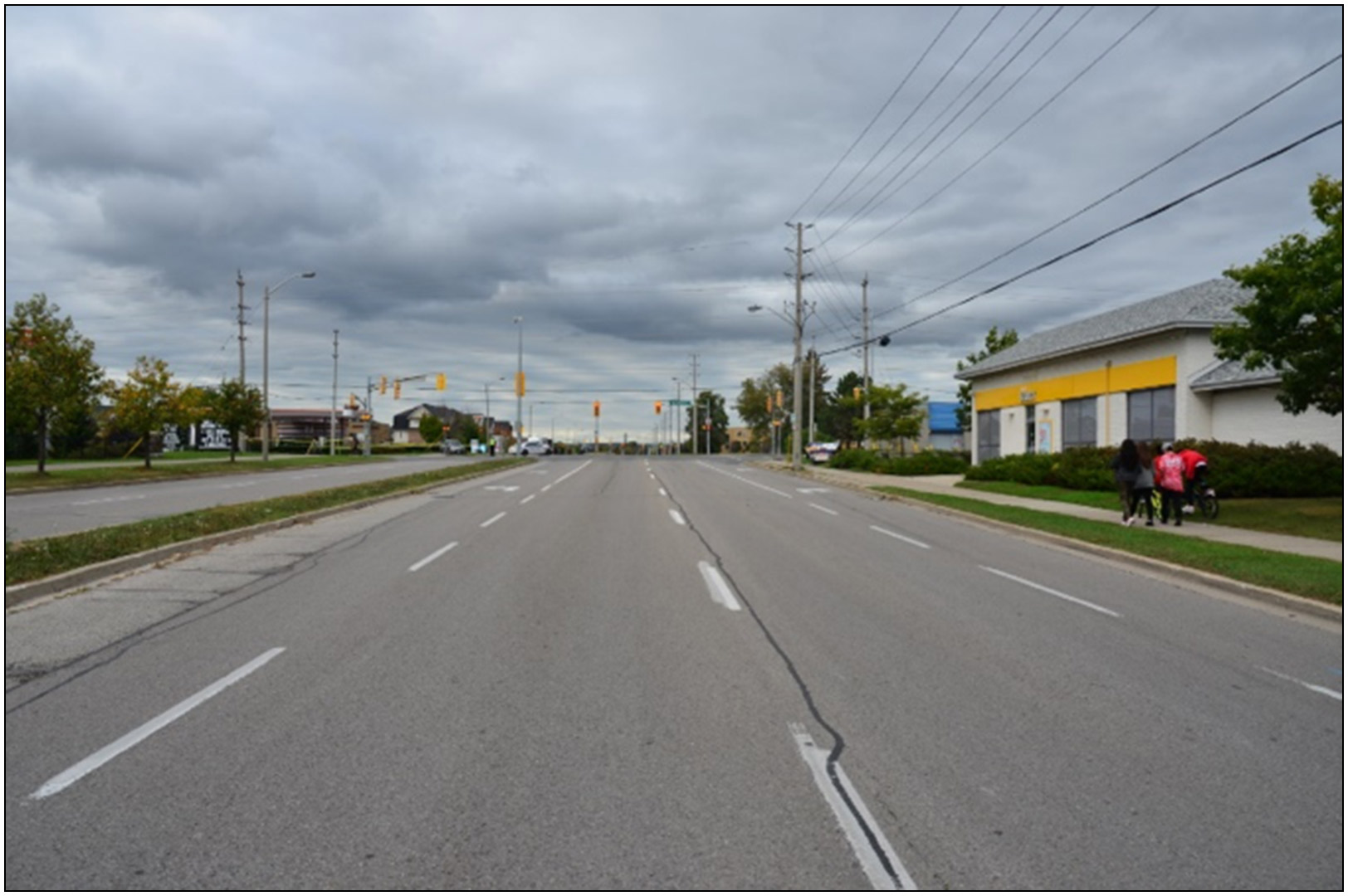 L’avenue Harwood en direction nord au moment de s’approcher du chemin Rossland