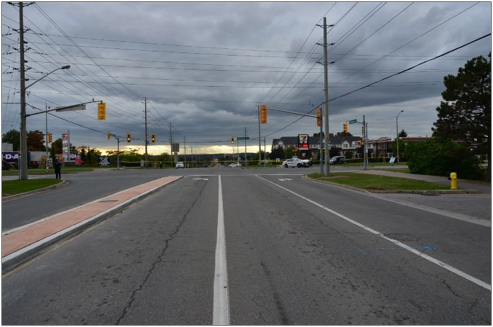 Le chemin Rossland en direction ouest lorsqu’on s’approche de l’avenue Harwood