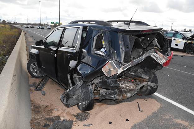 Une voiture accident&eacute;e sur le bord de la routeLe contenu g&eacute;n&eacute;r&eacute; par l'IA peut &ecirc;tre incorrect.